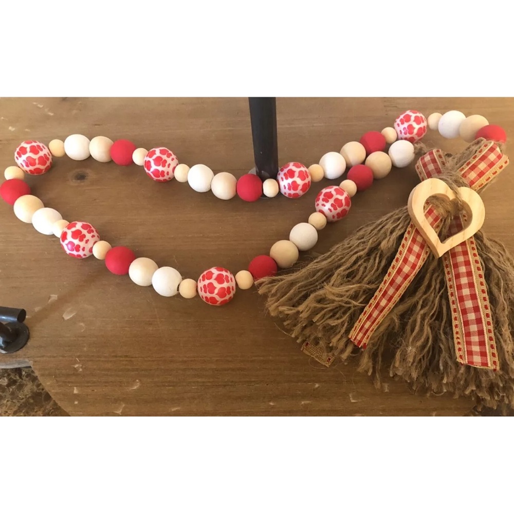Valentine‘s Day Wood Bead Garland Farmhouse Tiered Tray Decoration Beads